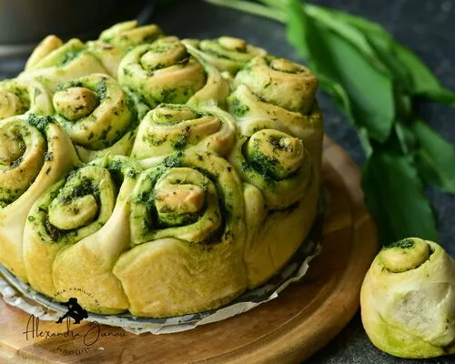 Pâine cu leurdă / PULL APART WildGARLIC BREAD