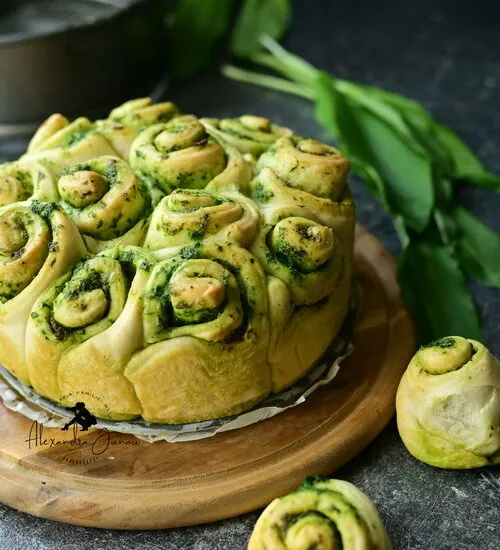 Pâine cu leurdă / PULL APART WildGARLIC BREAD