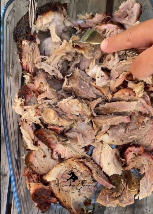 Pulled pork la kamado - Bucataria Familiei mele - www.alexjuncu.ro